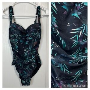 NIP TUCK multifit cup one piece  swimsuit size 4